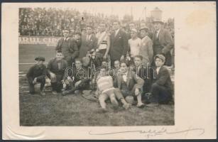 1925 Csoportkép a kerékpár verseny győztesével, fotólap, 9x14 cm