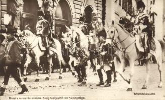 Budapest, IV. Károly királlyá koronázása, menet a koronázási dombhoz, Beller R. felvétele