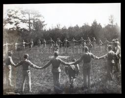 cca 1925 Sajátos katonai kiképzés: katonai körjáték, korabeli üveglemez negatívról készült későbbi nagyítás, 18x24 cm