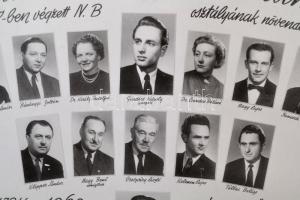 1957 Autóközlekedési Technikum növendékei és tanárai, kistabló 41 nevesített portréval, 24x30 cm