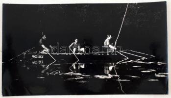 cca 1965 Dezső Pál (Kecskemét): Horgászok, pecséttel jelzett vintage fotóművészeti alkotás, 21x38 cm