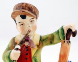 Porcelán pipázó fiúcska, kézzel festett, jelzés nélkül,lepattanással, m:15cm,