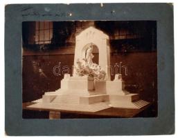 cca 1900 Philipp István (1870-1935) és Vass Viktor (1873-1955) szobrászművészek szoborpályázatra készített pályaműve, felülete kopottas, 16x22 cm, karton 22x28 cm