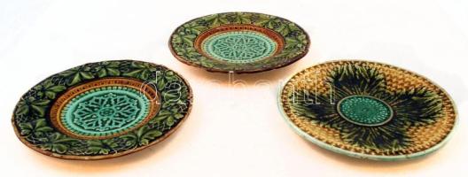 Mázas fali tányérok, 3db ebből 2 jelzett, sok lepattanással, d:21cm