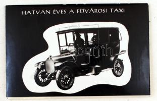 1973 Hatvan éves a Fővárosi Autótaxi Vállalat, fekete-fehér fotók a személyszállításra használt gépkocsikról, leírással, mappában, 8 db képpel, 10x15 cm