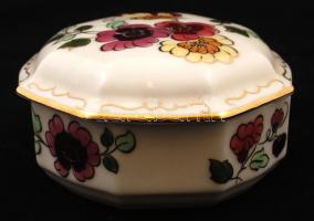 Zsolnay kézzel festett pillangós virágmintás, nyolcszögletű ékszertartó doboz, hibátlan, jelzett, / Handpainted Zsolnay chinaware box, in flawless condition, 9×9x2,5 cm