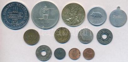 13db vegyes magyar és külföldi zseton, bárca, szükségpénz és játékpénz T:vegyes
13pcs of various tok...