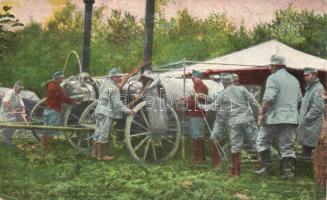 Tábori pékműhely a front mögött, munka közben. / Military WWI, camp bakery behind the front (small tear)