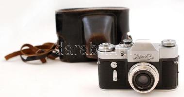 Zenit 3M Industar-50 3,5/50 objektívvel, eredeti bőr tokjában, jó állapotban /
Zenit 3M photo camera...
