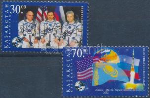 2002 Űrkutatás; Űrhajósok napja sor Mi 370-371