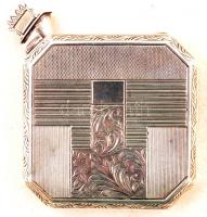 Indamotívummal és virágokkal díszített ezüst(Ag) púdertartó, belsejében tükörrel, rúzstartóval, jelz...