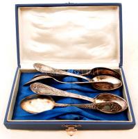 6 db indamintával díszített ezüstözött kanál, jelzett, dobozban, h: 14 cm