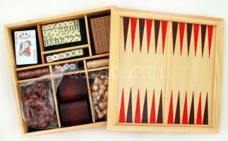 Újszerű sakktáblás fa társasjáték, belsejében dominóval dobókockával, kártyával stb., 30x30x7 cm