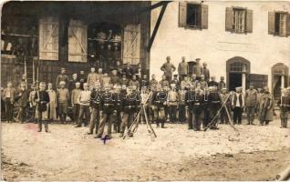 1916 Orosz hadifoglyok tábora, előtérben a magyar katonai őrség / Russian POWs' camp, Hungarian guards, photo (b)