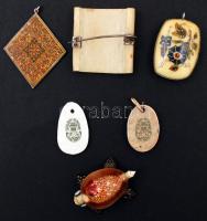 4 db dekoratív medál nyaklánchoz, közte 2 db Zsolnay porcelán kézzel festett medál, 1 db keleti mint...