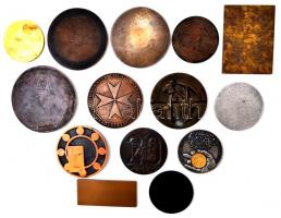 14db vegyes magyar emlékplakett, főleg szocialista darabok, sok tokban, közte 1977. "25 éves a ...