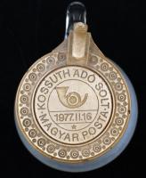 Fedeles gravírozott sörös korsó, tetején Kossuth adó Solt Magyar Posta 1977 felirattal, hibátlan, m:...