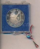 Csúcs Viktória (1934-) DN "Sárköz" Ag emlékérem eredeti plombált ÁPV plasztiktokban (16.2g/0.925/32mm) T:PP