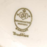 2 db porcelán kiöntő, egyik jelzett , apró kopásnyomokkal, m: 8 ill. 12 cm