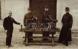 1913 Esztergom, magyar tüzérek fegyverekkel photo (fa)