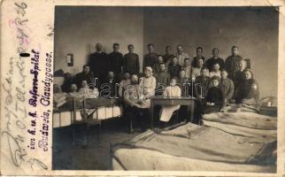 Ceske Budejovice, Budweis; K.u.K. Reservespital / military hospital, interior, injured soldiers, nurses group photo