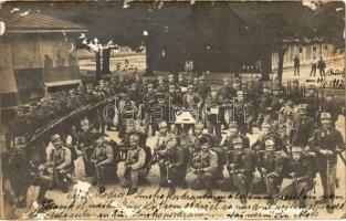 1903 Királyhida, Bruckneudorf; Magyar katonák a lőtéren fegyverekkel / WWI Hungarian soldiers at the shooting range with guns group photo (b)