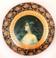 Antik porcelán doboz, matricás női képpel, jelzett, apró lepattanással, karcolásokkal, m:9 cm, d:24 ...