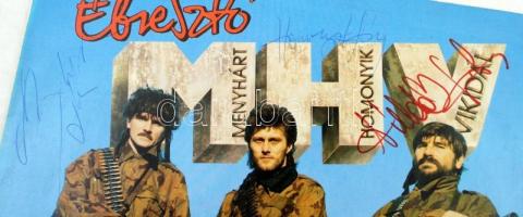 Menyhárt János, Vikidál Gyula, Homornyik Sándor aláírása a HMV Ébresztő ( Álmodj királylány) c. 1989...