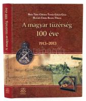 Balla-Csikány-Gulyás-Horváth-Kovács: A magyar tüzérség 100 éve 1913-2013. Bp., 2014, Zrínyi Kiadó. Kiadói kartonált kötés, rengeteg színes képpel illusztrált, újszerű állapotban.