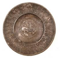 Lábakon álló, antik, ón tányér, griffmadár díszítéssel, jelzés nélkül, d:180mm