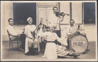 cca 1940 "Hajrá Trojka!", zenekari fotó, 14x8 cm