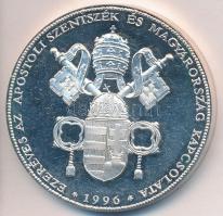 Bozó Gyula (1913-2004) 1996. "Ezeréves az Apostoli Szentszék és Magyarország kapcsolata" ezüstözött fém emlékérem dísztokban (42,5mm) T:PP
