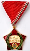 1985. "Kiváló Munkáért" zománcozott jelvény mellszalagon, dísztokban, adományozói okiratta...