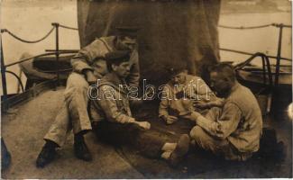 Matrosen beim Kartenspiele / WWI K.u.K. navy mariners, card game on board, A. Fischer Pola Nr. 568.