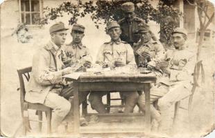 1915 Pákozd, magyar katonák kártyáznak photo (b)