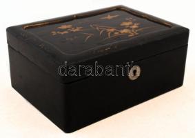 Dekoratív lakkozott fa doboz, 21×15×9 cm
