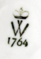 Kínai motívumos Wallendorfer porcelán váza, jelzett, apró kopásnyomokkal, m: 17,5 cm