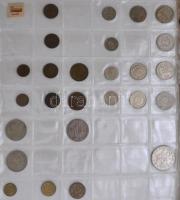 ~760db-os vegyes külföldi hobbi érmegyűjtemény, néhány darab magyarral, érmetartó albumba rendezve T...
