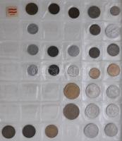 ~760db-os vegyes külföldi hobbi érmegyűjtemény, néhány darab magyarral, érmetartó albumba rendezve T...