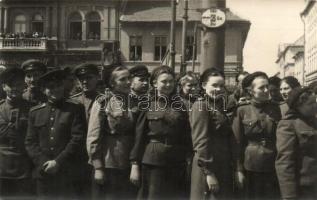Male and female soldiers, photo