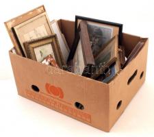 Granár József hagyatéka több mint 90 db grafika egy kis része keretezve