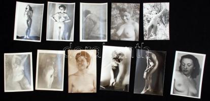 Pózok, jelzetlen, jórészt műtermi akt fotók, 9x12 és 9x14 cm közötti méretekben / nude photos