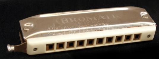 'Chromatic Harmonica fabrique en R.D.A.' feliratú szájharmonika dobozában, h:13 cm