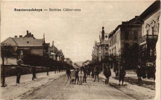 Besztercebánya, Bethlen Gábor utca télen / winter, street (fa)