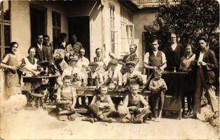 Nagyszalonta, cipészek, Zsák fényképészete / shoemakers, photo (EK)