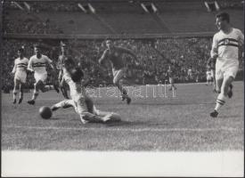 Czibor, Várhidi, Machos, Henni, sajtófotó futballmérkőzésről, hátulján jelzett, 13×18 cm