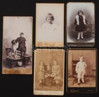 cca 1860-1890 Gyermek portrék a múltszázad fordulójáról, nagy méretű, keményhátú kabinet fotók, 5db,budapesti műtermekből, különböző minőségben ill., méretben
