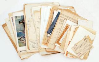 cca 1930-1980 Vegyes okmány és nyomtatvány tétel: szakszervezeti kérdőív, leszerelési jegy, meghívók, igazolványok, emléklapok, levelek, stb., nagyrészt magyar nyelven