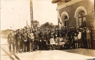 1919 Fót (?) Vasútállomás, darutollas tiszti különítmény, photo