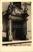 Pécs, Egyetemi templom barokk kapuja